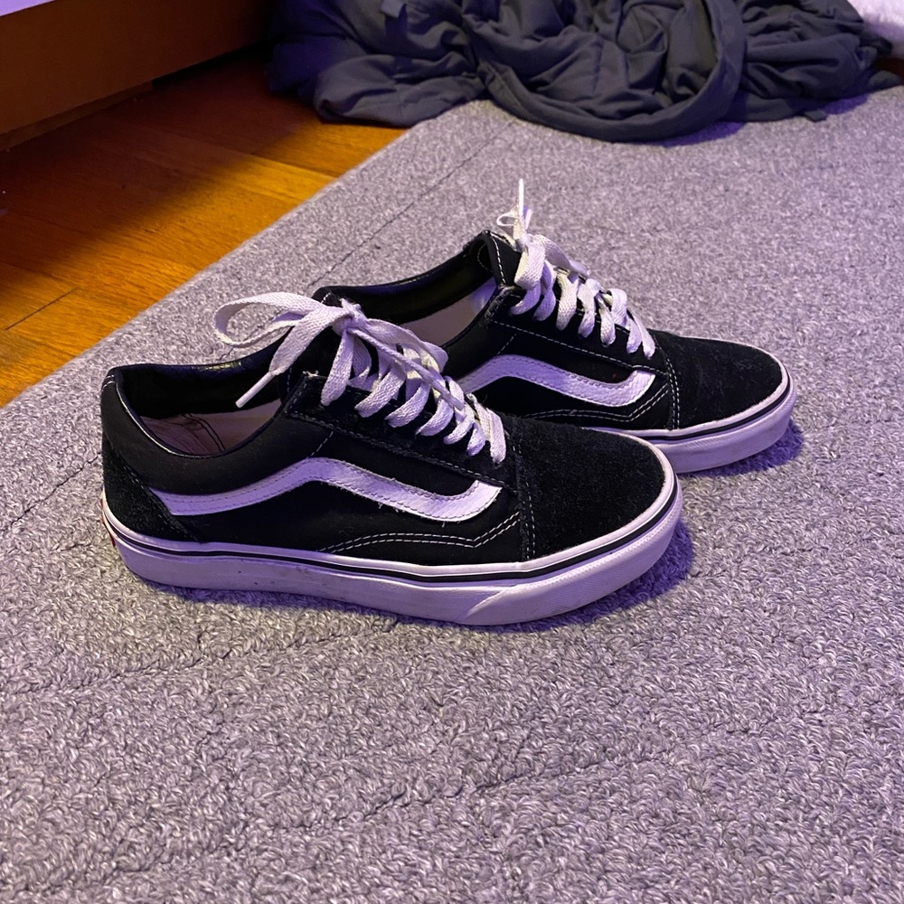 Black a white lace up vans